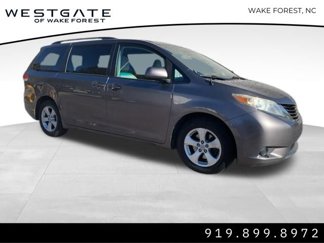 Used 2011 Toyota Sienna LE image 1