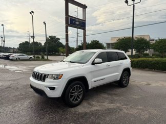 Used 2018 Jeep Grand Cherokee Laredo image 1