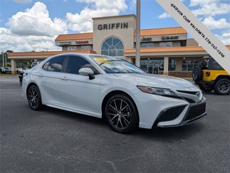 Used 2023 Toyota Camry SE image 1