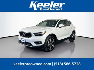 Used 2021 Volvo XC40 T5 Momentum image 1