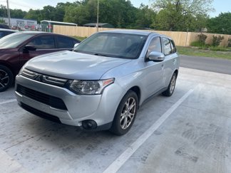 Used 2014 Mitsubishi Outlander SE image 1