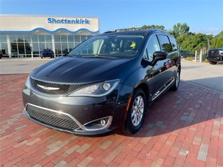 Used 2020 Chrysler Pacifica Touring-L image 1