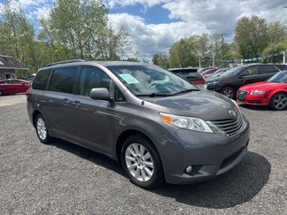 Used 2012 Toyota Sienna AWD image 1