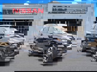 Used 2021 Nissan Rogue SV image 1