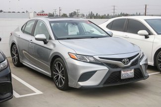 Certified 2020 Toyota Camry SE image 1