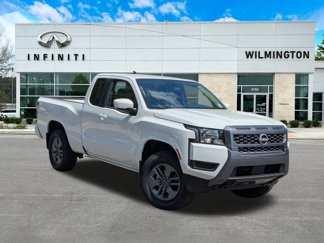 Used 2025 Nissan Frontier SV image 1