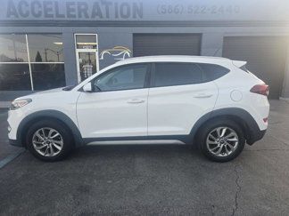 Used 2017 Hyundai Tucson SE image 1