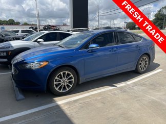 Used 2017 Ford Fusion SE w/ Fusion SE Technology Package image 1