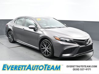 Used 2021 Toyota Camry SE image 1