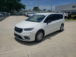 New 2025 Chrysler Pacifica Select image 1