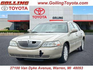 Used 2005 Lincoln Town Car Signature image 1