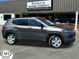 Used 2022 Jeep Compass Latitude image 1