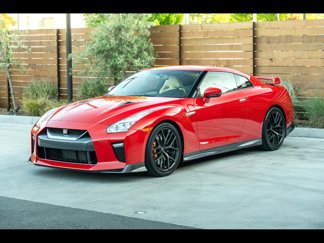 Used 2017 Nissan GT-R Premium w/ Premium Interior Package image 1