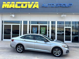 Used 2024 Volkswagen Jetta SE image 1