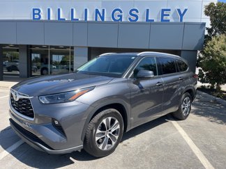 Used 2022 Toyota Highlander XLE image 1