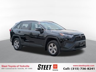 Used 2022 Toyota RAV4 XLE image 1