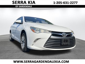Used 2017 Toyota Camry LE image 1