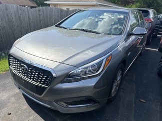 Used 2017 Hyundai Sonata SE image 1