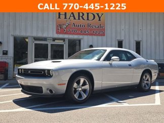 Used 2019 Dodge Challenger SXT image 1