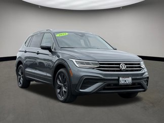 Used 2022 Volkswagen Tiguan SE image 1