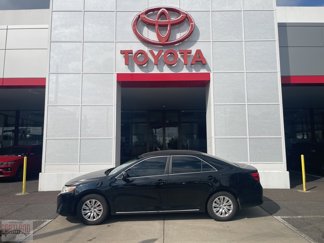 Used 2014 Toyota Camry LE image 1