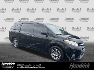 Used 2019 Toyota Sienna XLE image 1