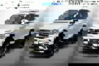 Used 2022 Volkswagen Tiguan SE image 1