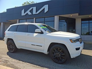 Used 2020 Jeep Grand Cherokee Altitude image 1