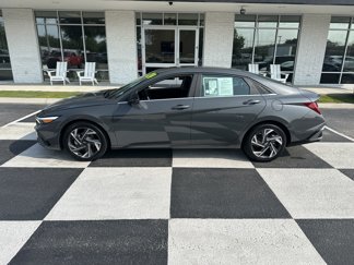 Used 2024 Hyundai Elantra Limited image 1