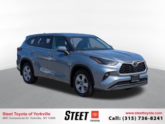 Used 2022 Toyota Highlander LE image 1