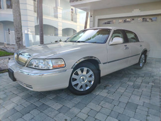 Used 2003 Lincoln Town Car Cartier image 1