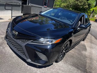 Used 2018 Toyota Camry SE image 1