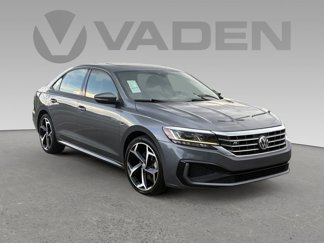 Used 2021 Volkswagen Passat 2.0T R-Line image 1