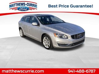 Used 2017 Volvo V60 T5 Premier w/ Convenience Package image 1