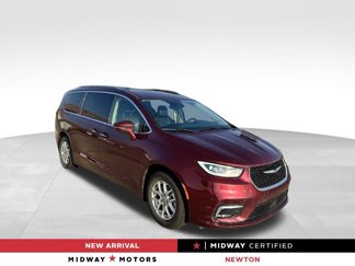 Used 2021 Chrysler Pacifica Touring-L image 1