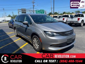 Used 2020 Chrysler Voyager L image 1