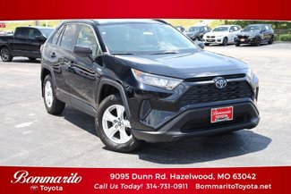 Used 2019 Toyota RAV4 LE image 1