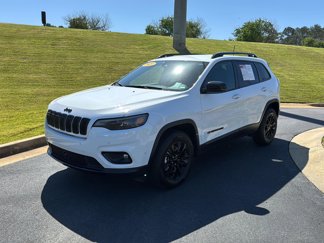Used 2023 Jeep Cherokee Altitude Lux image 1