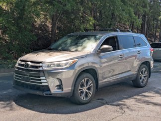 Used 2018 Toyota Highlander LE image 1