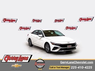 Used 2024 Hyundai Elantra SEL image 1