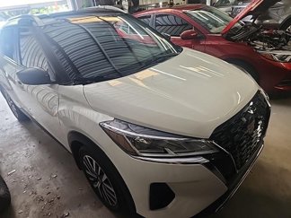 Used 2021 Nissan Kicks SV image 1