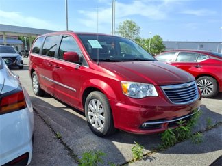 Used 2015 Chrysler Town & Country Touring image 1