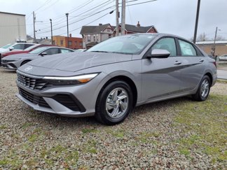 New 2025 Hyundai Elantra SE image 1