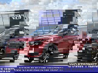 Used 2020 Volvo XC40 T5 R-Design image 1