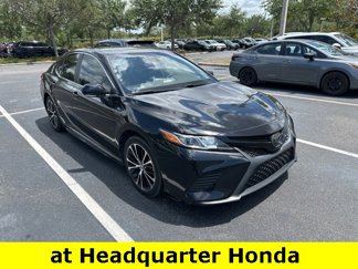 Used 2018 Toyota Camry SE image 1