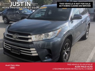 Used 2017 Toyota Highlander LE image 1