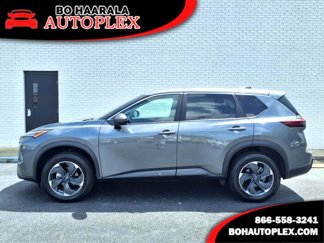 Used 2024 Nissan Rogue SV image 1