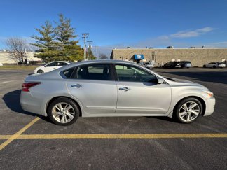 Used 2015 Nissan Altima 2.5 SV w/ Convenience Package image 1
