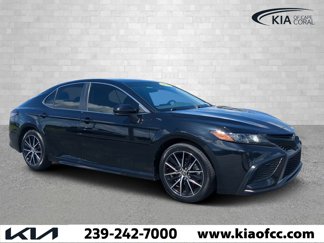 Used 2021 Toyota Camry SE image 1