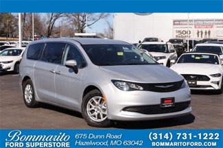 Used 2022 Chrysler Voyager LX image 1